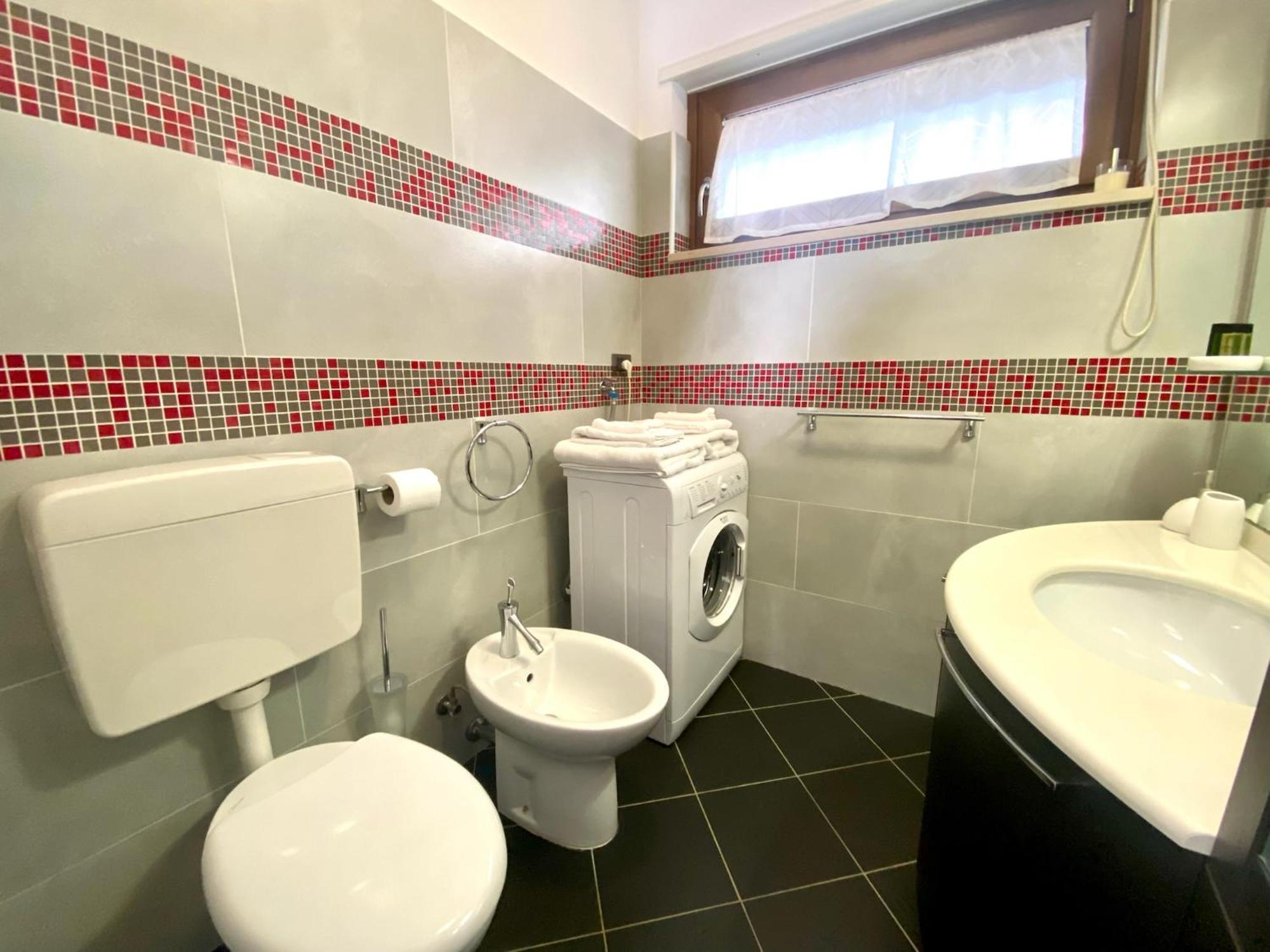 Red House Apartment Monfalcone Bagian luar foto